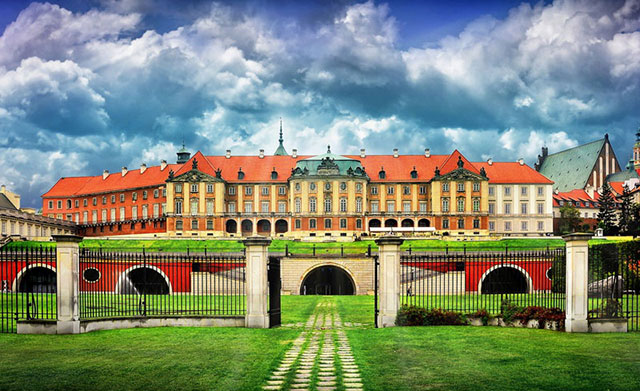 посмотреть Королевский дворец в Варшаве