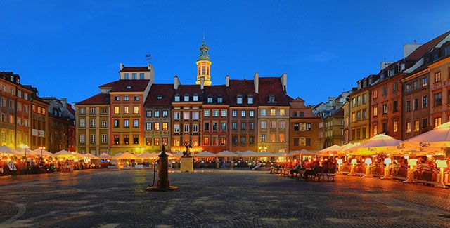 посмотреть Рыночную площадь в Варшаве
