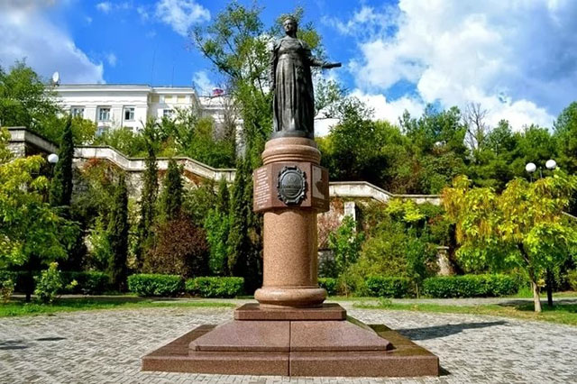 Памятник Екатерине Второй в Севастополе